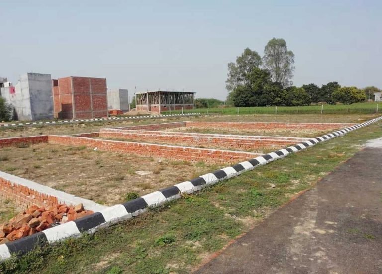 Plot for sale, Sector 103                    ( Size 120 to  180 square yard )